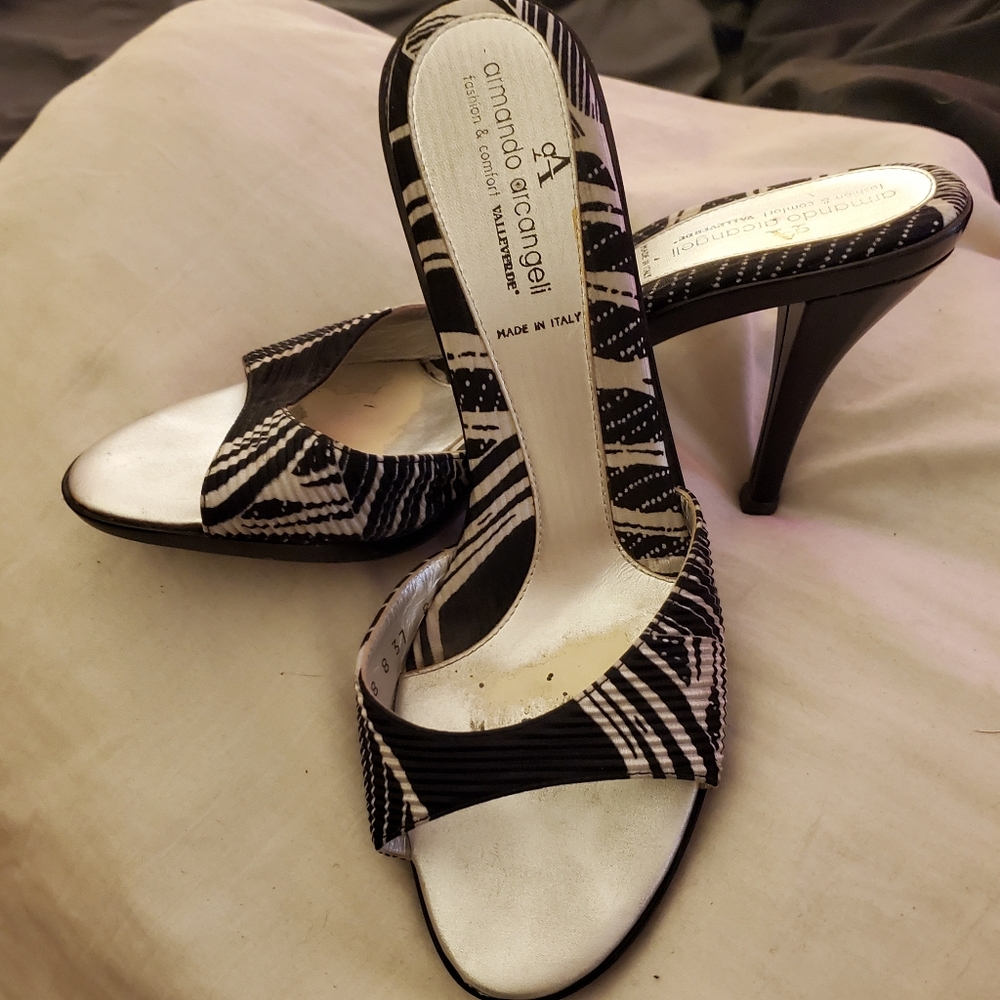 Heels - Picture 2 of 3